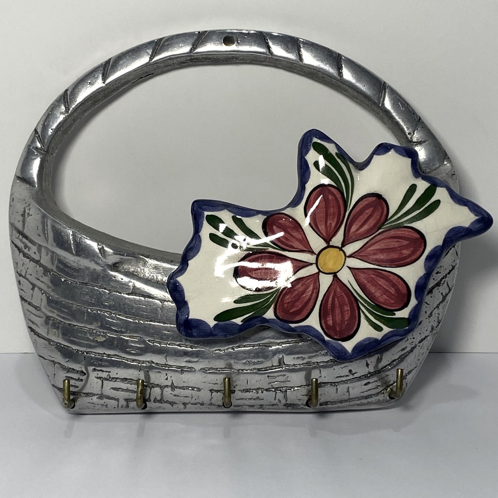 VTG Arte Giancarlo Honduras Wall Key Holder Metal Basket Talavera Ceramic Flower